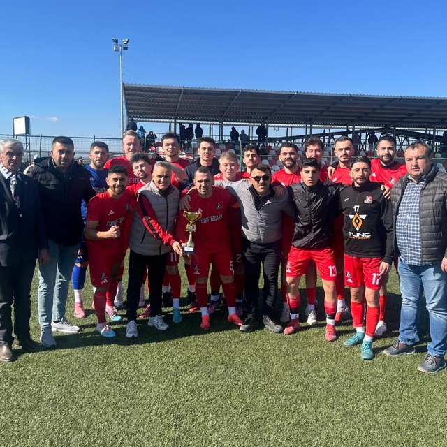 Tavşanlı Demirbilekspor kupasını aldı