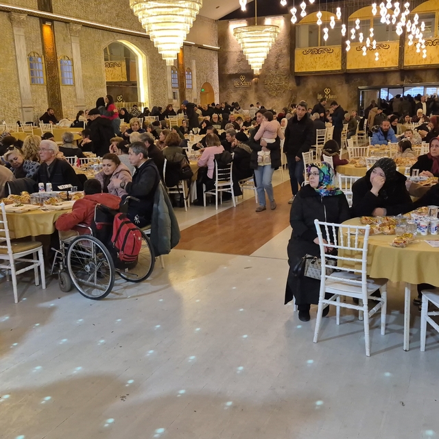 Eskişehir'de gaziler ve yaşlılar iftar programında bir araya geldi
Ramazan...