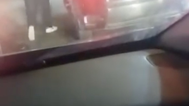 Bursa'da trafikte motosikletliye kadın sürücüden tekme ve tokatlı saldırı