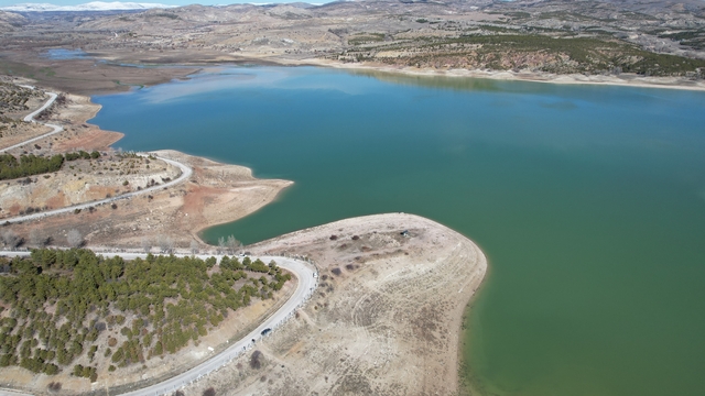 Yağışlar uzun yıllar ortalamasını yüzde 50 aştı, kuraklık tehdidi sürüyor
Uzmanlar su tasarrufuna dikkat çekerek "Son yağışlar rehavete neden olmamalı" uyarısında bulunuyor