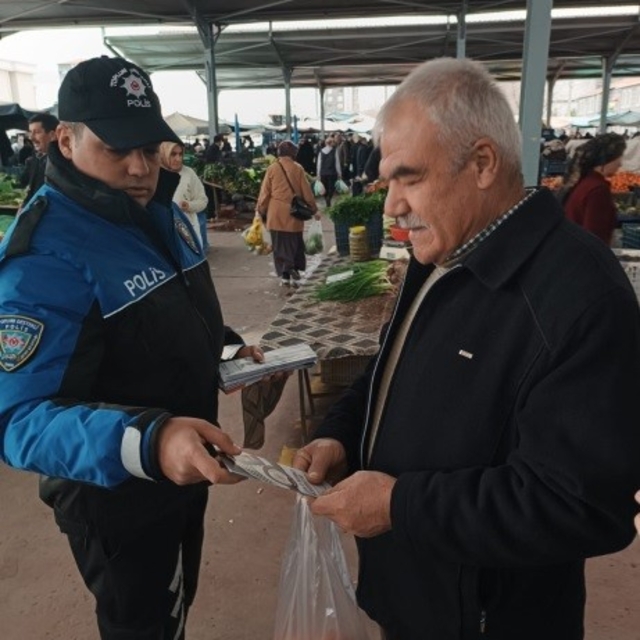Polisten Niğde'de vatandaş ve öğrencilere yönelik bilgilendirme çalışmaları