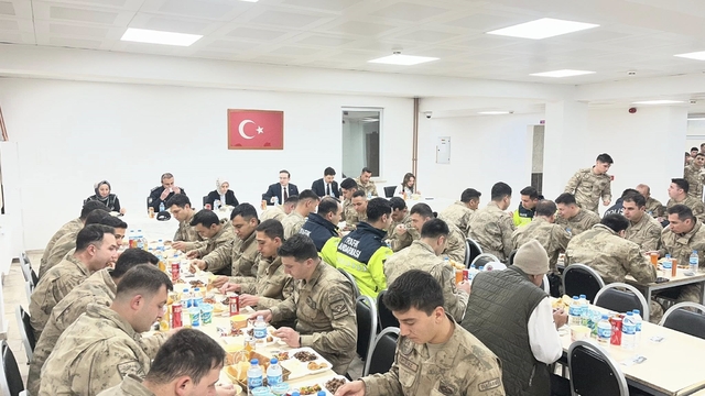 Digor Kaymakamı Ahmed Tayyib Kahraman, jandarma personeliyle iftarda buluştu