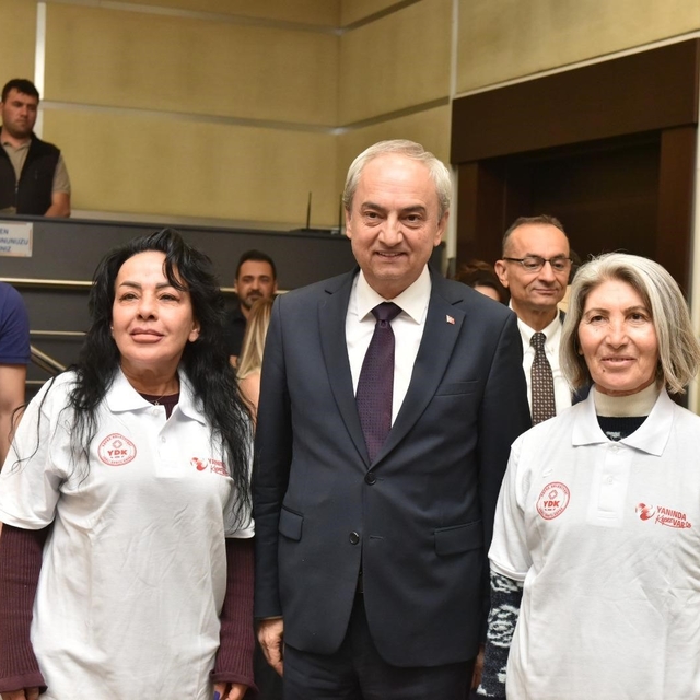 Tazelenme Üniversitesi bahar dönemi öğrencileri Kepez Belediyesi'nde gönüll...