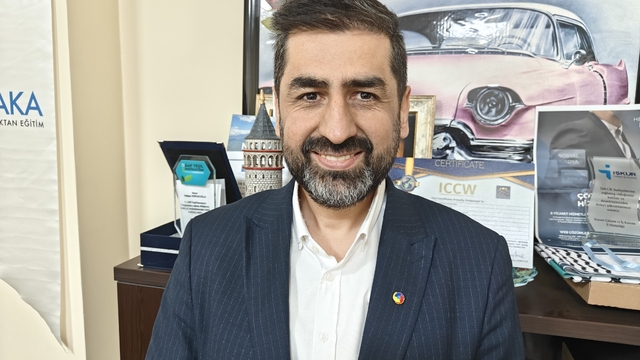 Sizin olmayan görüntüleri paylaşmak 'kanuna aykırı'
Bilişim Uzmanı Hakan Topuzoğlu: "Alınan görüntülerin satılması ve kazanç sağlanması durumunda ise, bilişim suçları ve vergilendirme kapsamında sorunlar ortaya çıkabilir"