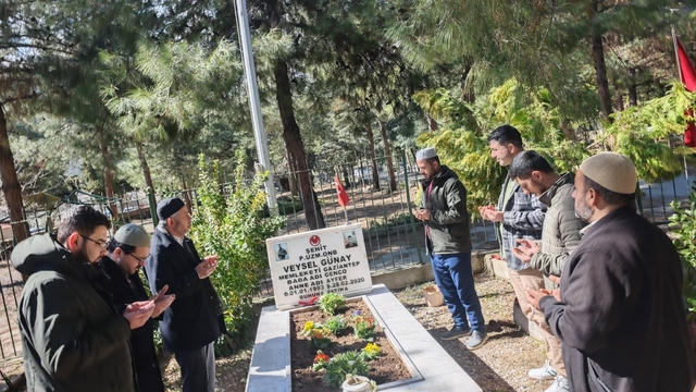 Şehit Piyade Onbaşı Veysel Günay, şehadetinin yıl dönümünde kabri başında anıldı
