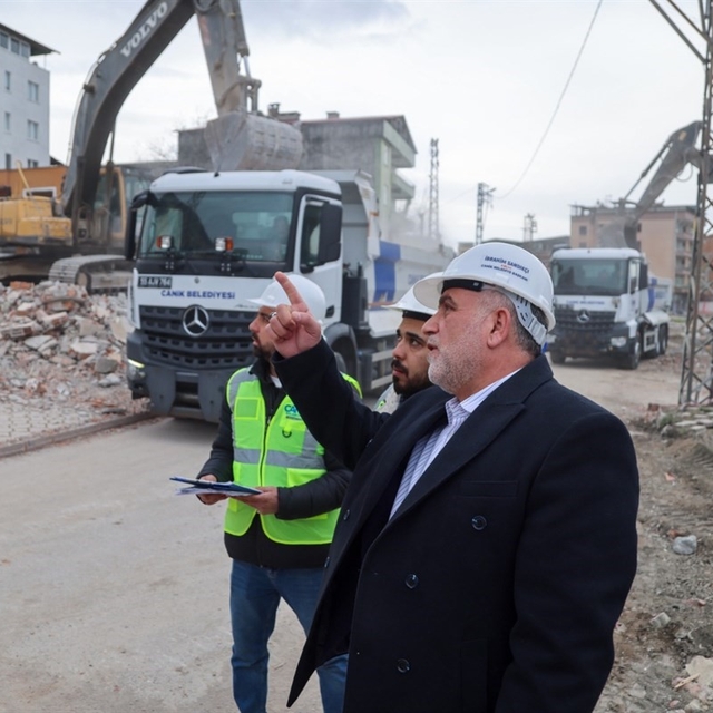 Canik'te depreme dayanıksız 741 bina yıkılıyor
Başkan Sandıkçı: "Depreme da...