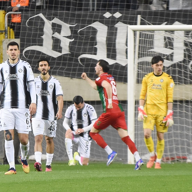 Altay evinde yıkıldı