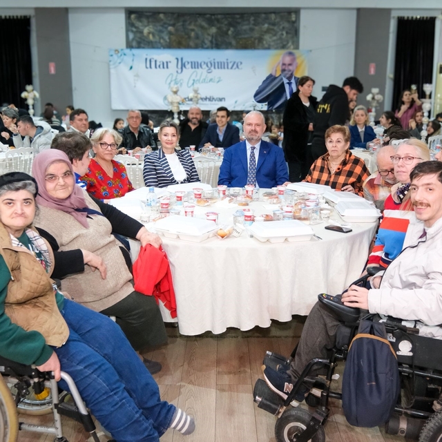 Başkan Pehlivan, Menemenlilerle gönül sofralarında buluştu