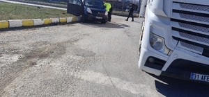 Isparta’da tır ile otomobil çarpıştı: 2 yaralı