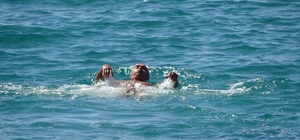 Alanya'da mart güneşi: Hava sıcaklığı 18'e çıktı, sahiller harekenlendi Sahilde bazıları güneşin, bazıları da denize girmenin keyfini yaşadı