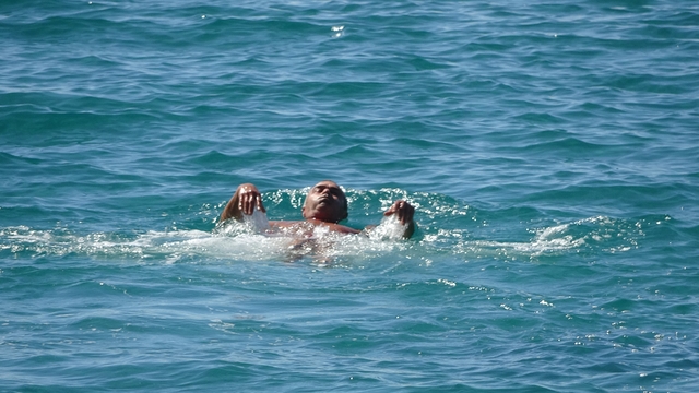 Alanya'da mart güneşi: Hava sıcaklığı 18'e çıktı, sahiller harekenlendi
Sahilde bazıları güneşin, bazıları da denize girmenin keyfini yaşadı