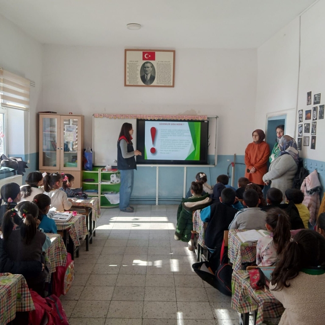 Kars'ta öğrencilere gıda güvenilirliği ve israfla mücadele eğitimi