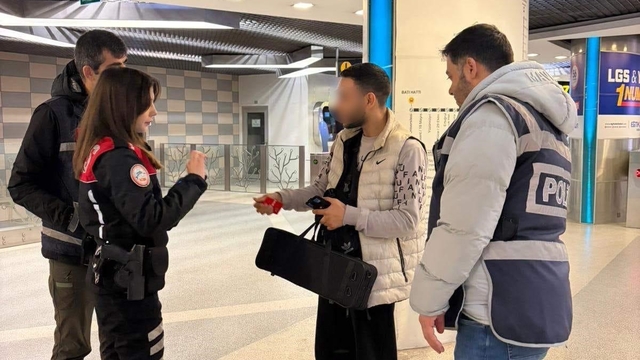 Bursa'da geniş kapsamlı göçmen operasyonu
Bursa'da göçmen kaçakçılığına yönelik operasyonlar