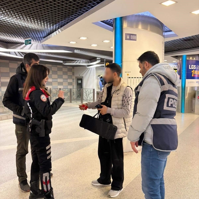 Bursa'da geniş kapsamlı göçmen operasyonu
Bursa'da göçmen kaçakçılığına yön...