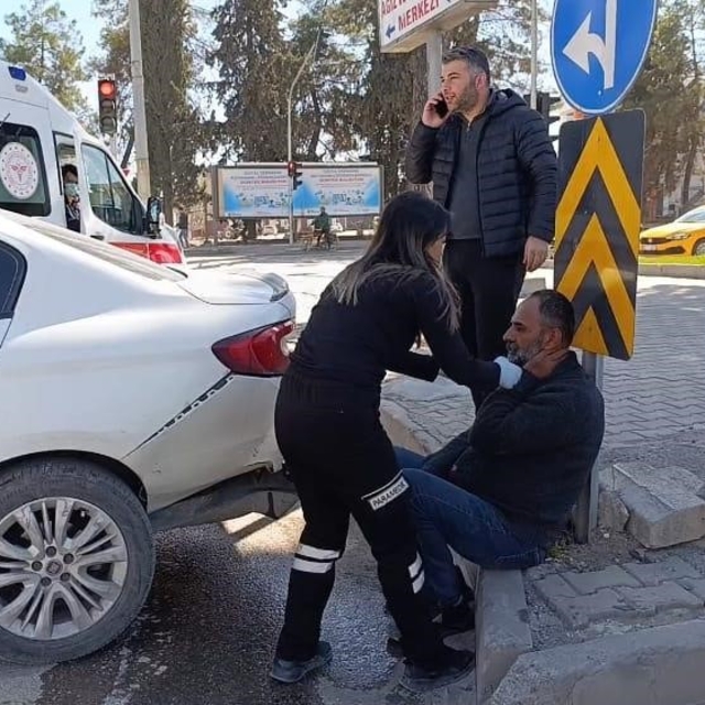 İki otomobilin çarpışması sonucu 1 kişi yaralandı