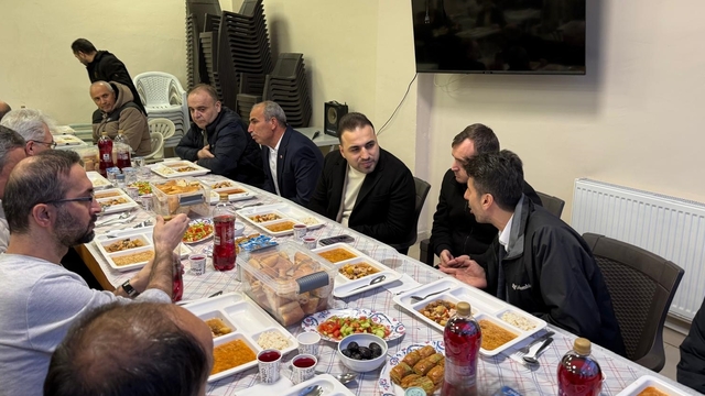 Vezirköprü'de mahalle sakinleri ramazan boyunca aynı sofrada buluşuyor