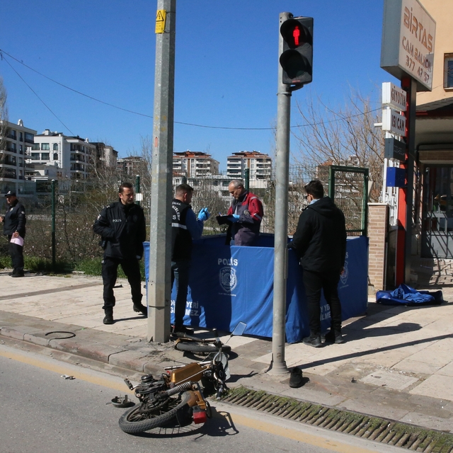 Denizli'de kamyonete çarpan motosikletin sürücüsü öldü