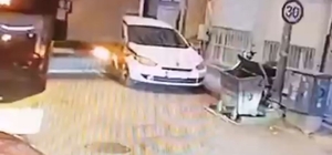 Yol vermek isterken kamyoneti ile kaza yaptı; o anlar kamerada