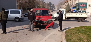 Bursa'da trafik kazası: 3 yaralı