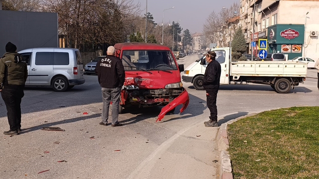 Bursa'da trafik kazası: 3 yaralı