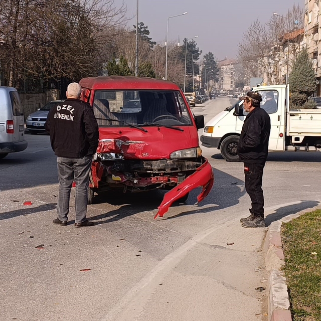 Bursa'da trafik kazası: 3 yaralı