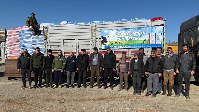 Başkan Çerçioğlu'ndan Karacasu'da küçük üreticilere yem desteği
