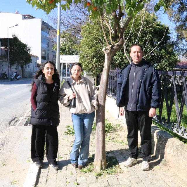Başkan Ercan, gençlerin talebini yerine getirdi
Üniversite yolundaki sorun...