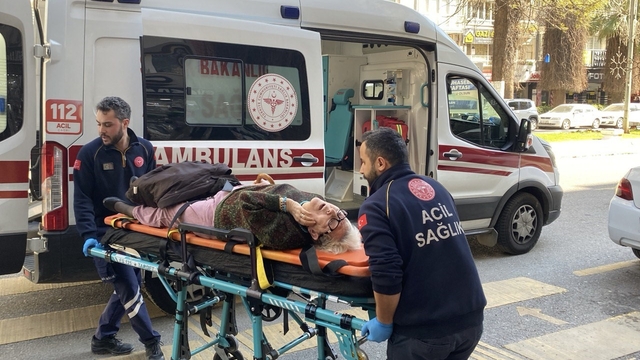 Evde düşerek yaralanan yaşlı kadının imdadına ekipler yetişti
Paket servis elemanının dikkati yaşlı kadını kurtardı
