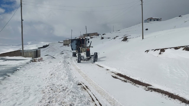 İl Özel İdaresi'nden yoğun kar mesaisi: Kapalı köy yolu kalmadı
