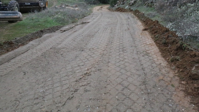 Kavaklı Mahallesi'ndeki bahçe yolu yenilendi