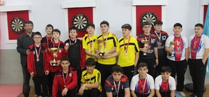 Hedefi 12 den vurdular Yıldızlar dart müsabakaları tamamlandı