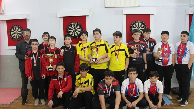 Hedefi 12 den vurdular
Yıldızlar dart müsabakaları tamamlandı