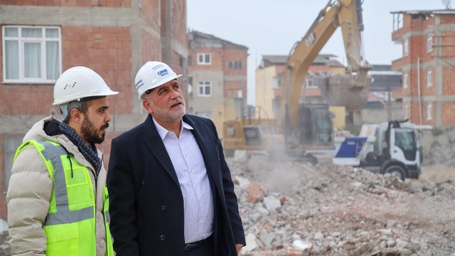 Samsun'un Canik ilçesinde depreme dayanıksız 741 binanın yıkımı sürüyor
