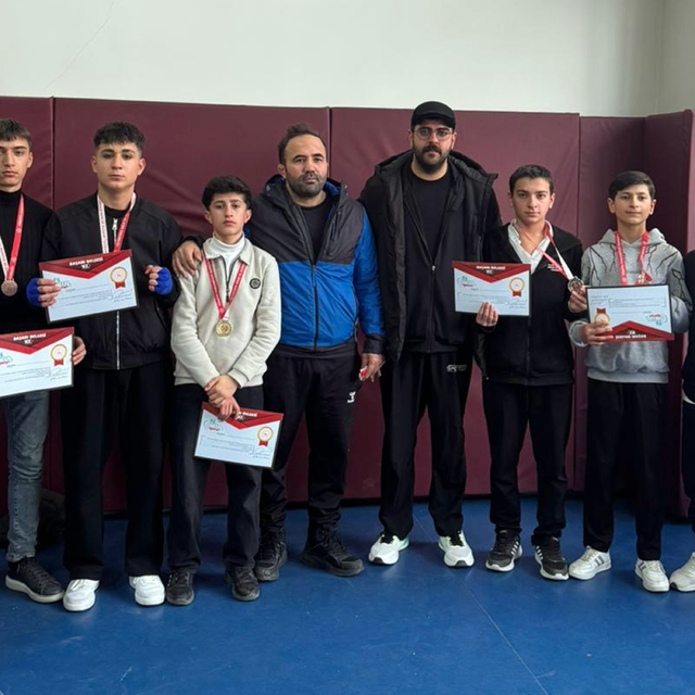 Çataklı öğrenciler Muay Thai İl Şampiyonası'nda derece elde etti