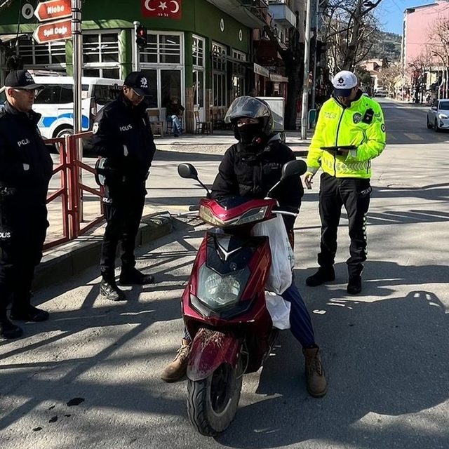 Manisa'da kasksız sürücülere geçit yok