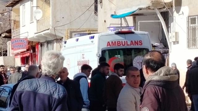 Elazığ'da kayınpeder dehşeti: Tartıştığı damadını bıçakla ağır yaraladı
Elazığ'da kayınpeder damadını bıçakladı