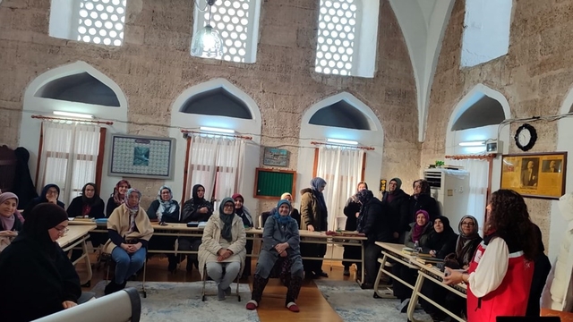 Sokollu Camii Kur'an Kursu kursiyerlerine AEP eğitimi