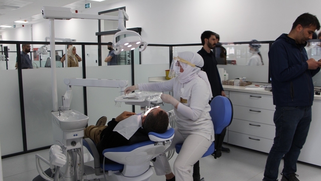 Fırat Üniversitesi Diş Hekimliği Fakültesi ve Hastanesi kapılarını açtı
