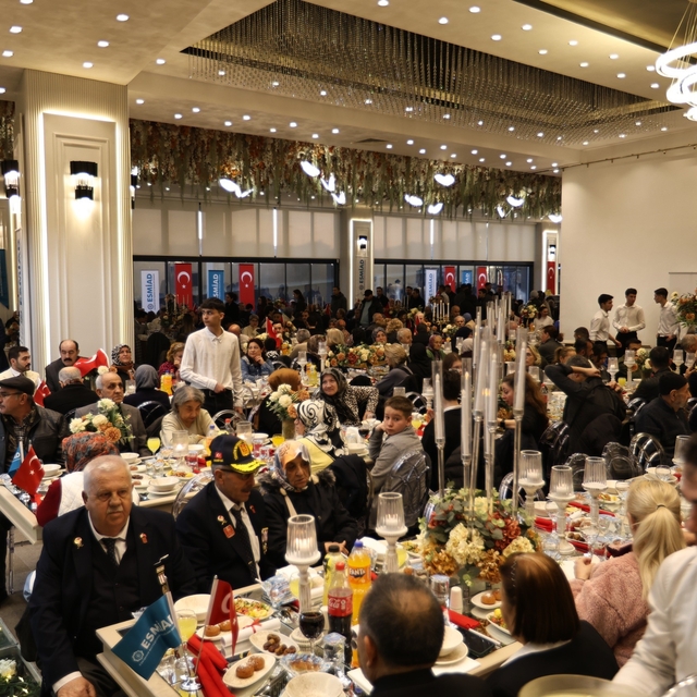ESMİAD'dan Eskişehir'e vefa gecesi
Bin 500'ü aşkın katılımla şehit aileleri...