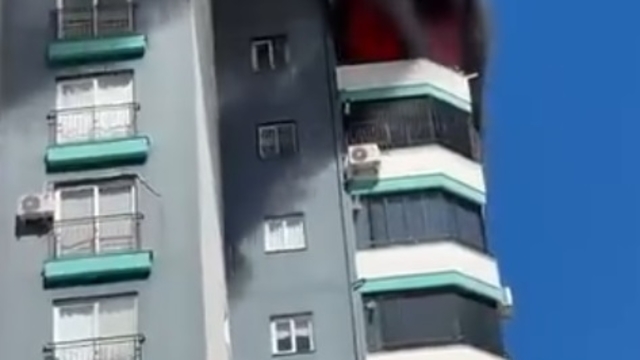 Yangın sırasında taşkınlık yapanları polis havaya ateş açarak dağıttı