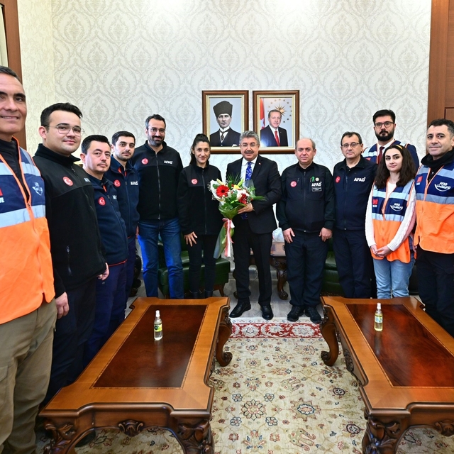 Vali Yılmaz'dan deprem gerçeğiyle ilgili önemli mesaj;
"Toplumun afetlere k...