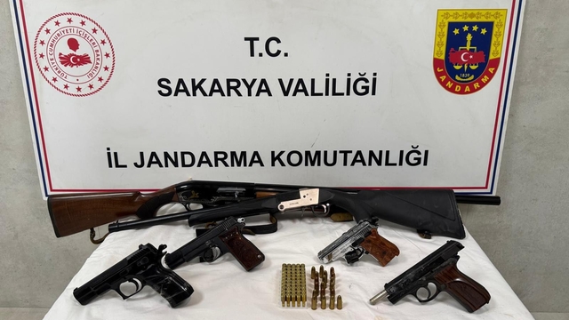 Sakarya'da silah kaçakçılığı operasyonunda 2 zanlı tutuklandı