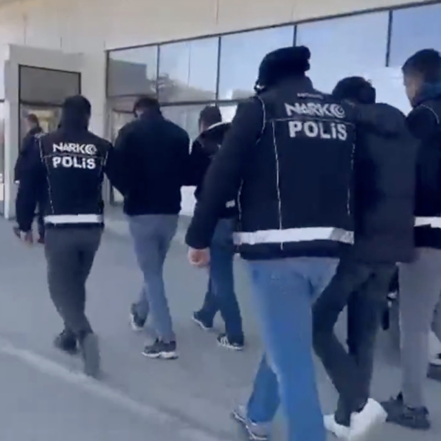 Şüphe üzerine durdurulan araçtan uyuşturucu çıktı: 2 tutuklama