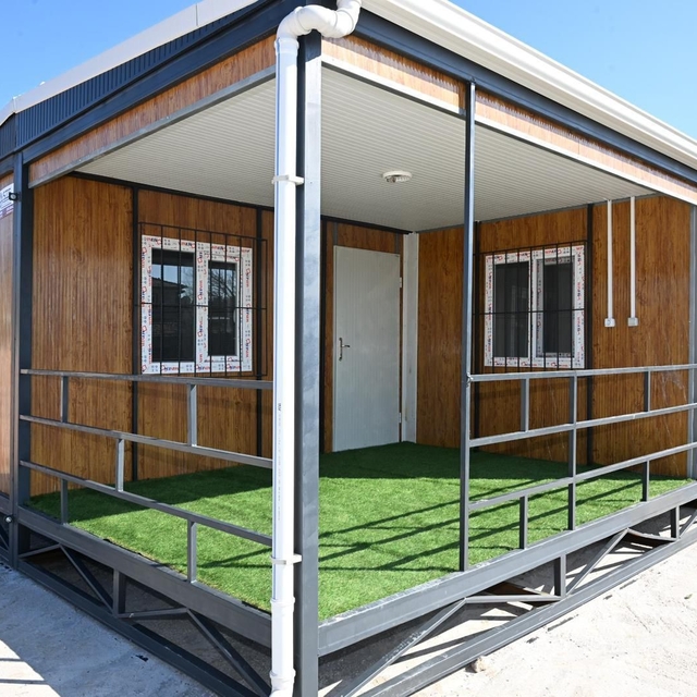 Manisa'da yağmurda evleri kullanılamaz hale gelen ailenin yeni yuvası büyük...