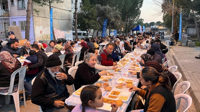 Aydınlı vatandaşlar Büyükşehir'in iftar sofrasında buluştu