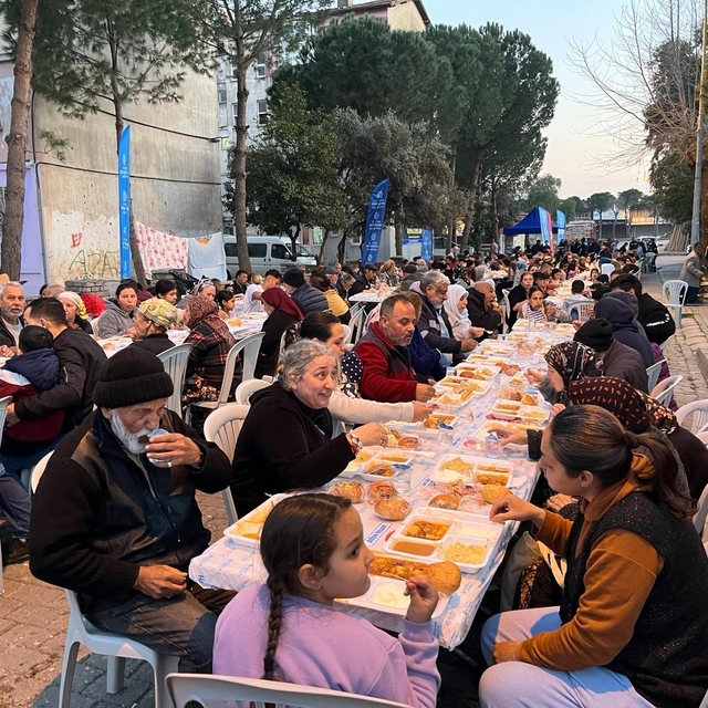 Aydınlı vatandaşlar Büyükşehir'in iftar sofrasında buluştu