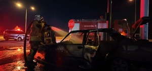 Bingöl'de sanayide çalıştırılmak istenen otomobil yandı