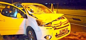 Aksaray'da hafif ticari araç yayaya çarptı: 1'i ağır 2 yaralı