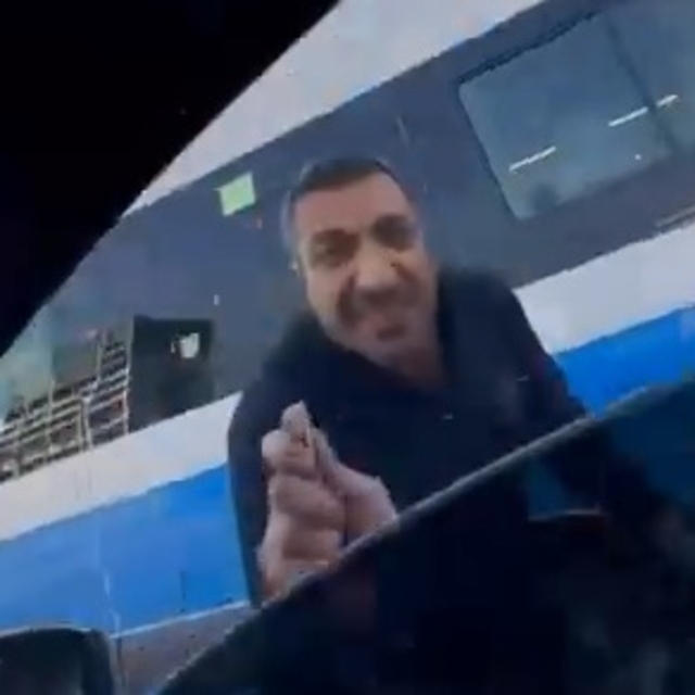 Yol verme tartışmasında aracın camını kıran sürücüye 180 bin lira