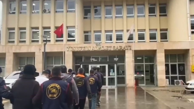 Düşük faiz vaadiyle dolandırıcılığa jandarma darbesi
500 bin TL'lik dolandırıcılık operasyonunda 5 tutuklama